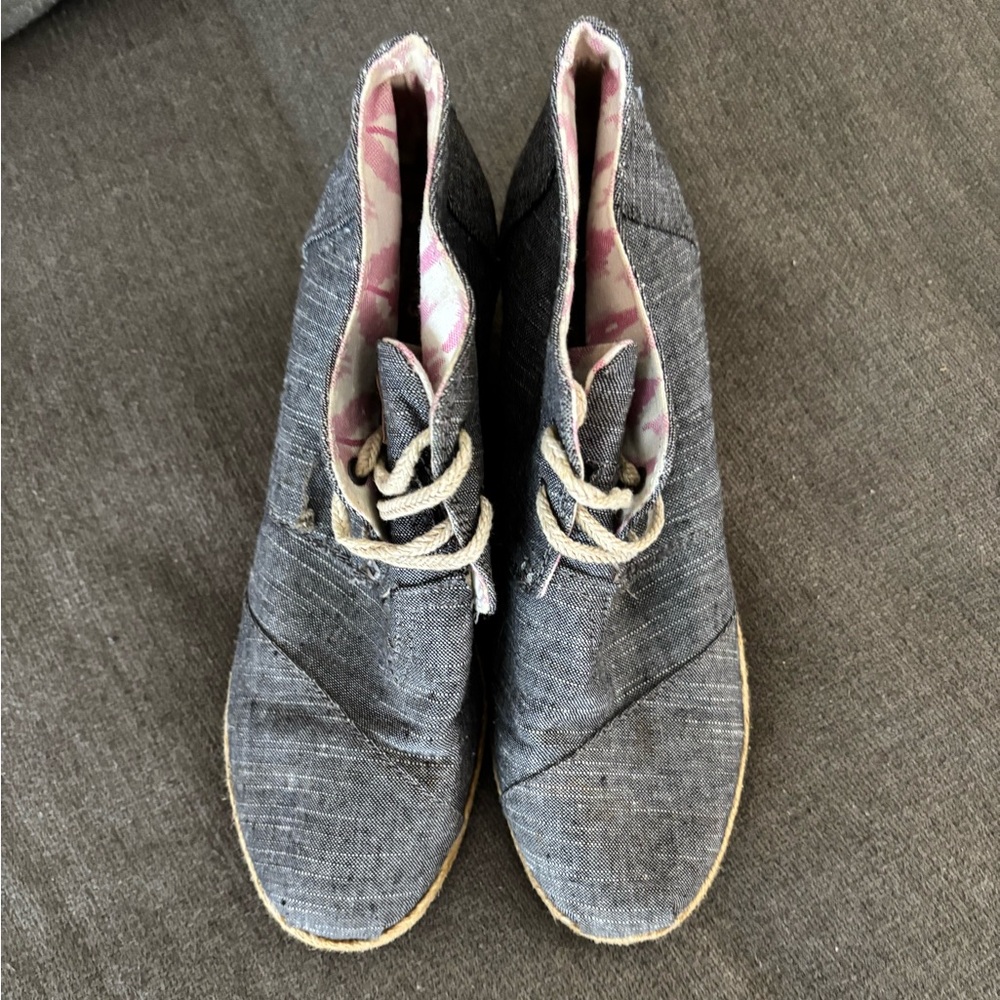 Tom’s Chambray Desert Wedge